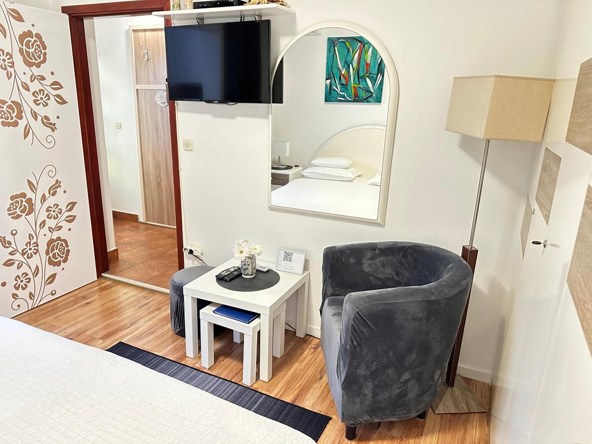 Apartments - Rooms Vesna プリモシュテン エクステリア 写真