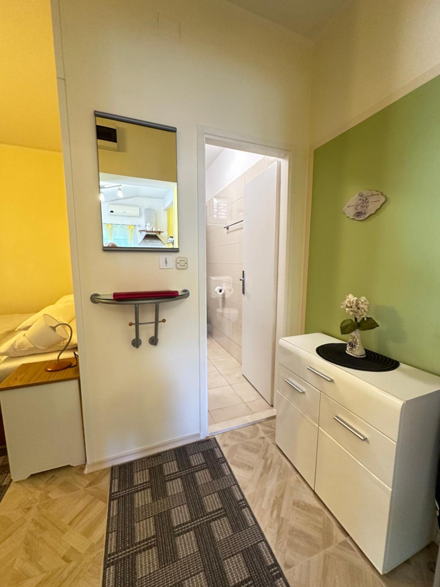 Apartments - Rooms Vesna プリモシュテン エクステリア 写真
