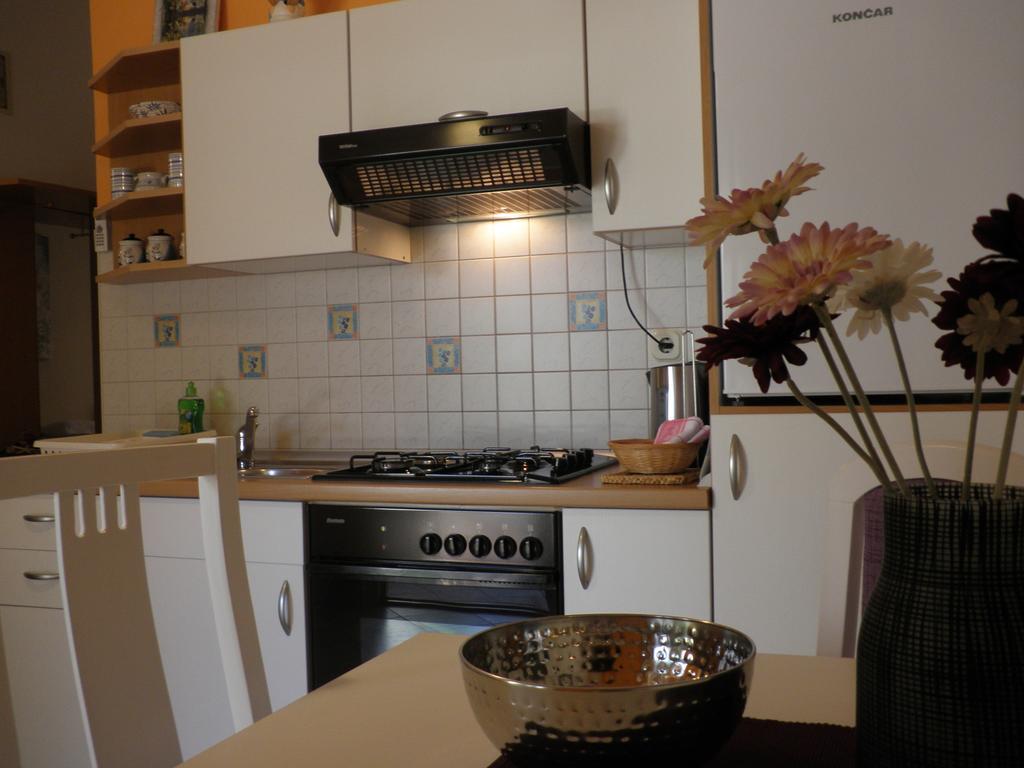 Apartments - Rooms Vesna プリモシュテン エクステリア 写真