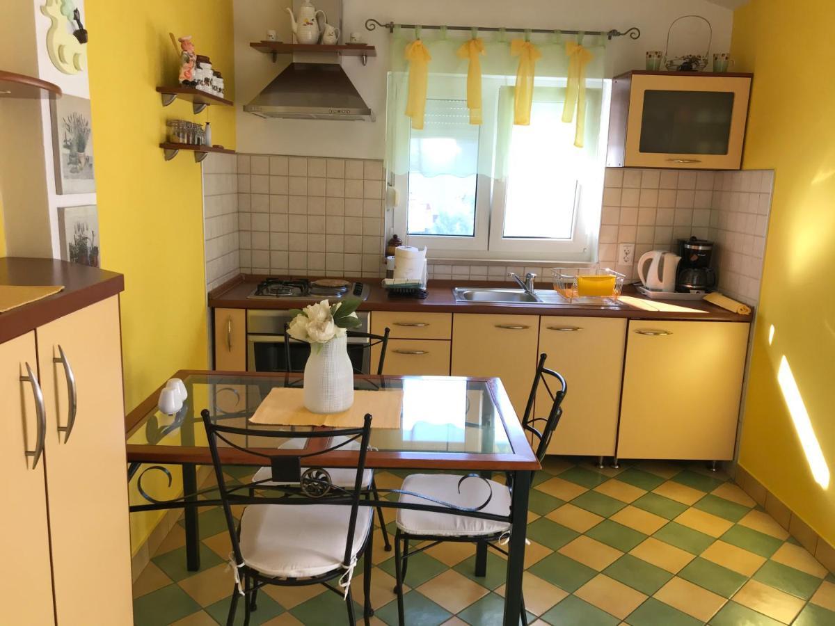 Apartments - Rooms Vesna プリモシュテン エクステリア 写真